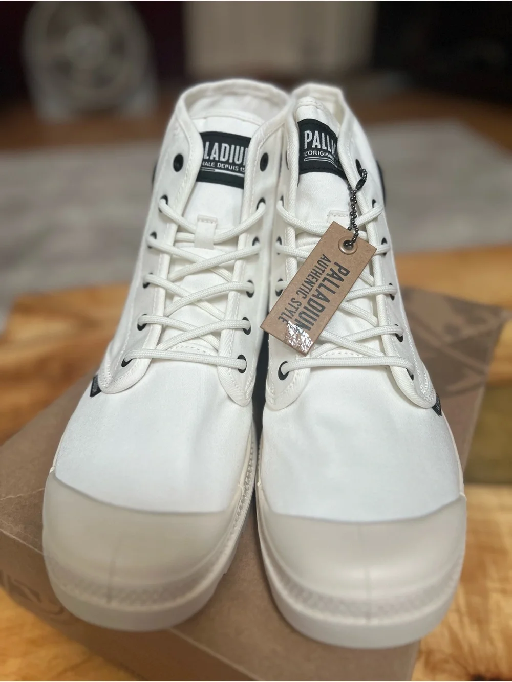 Palladium PAMPA HI Wht Canvas High-Top Boots with Black Logo mens 10.5 women’s 1